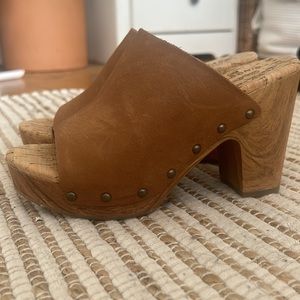 NWT Korks Danika leather platform mule